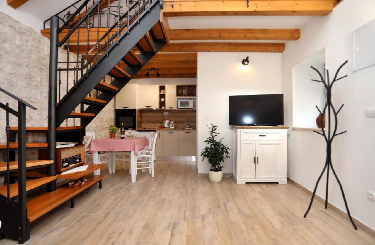 Studio Apartman Mihaella Kaštela Kültér fotó